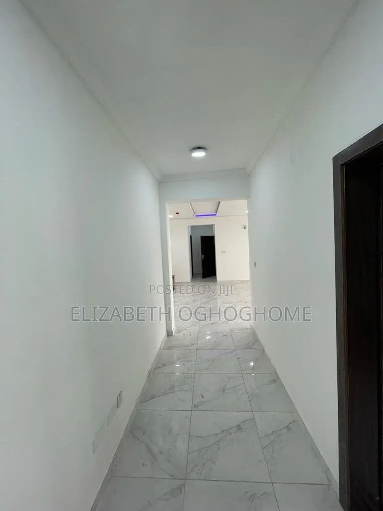 3bdrm Apartment in Ademola Adetokunbo for rent