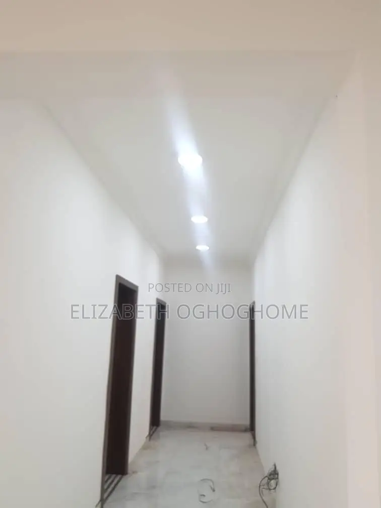 3bdrm Apartment in Ademola Adetokunbo for rent