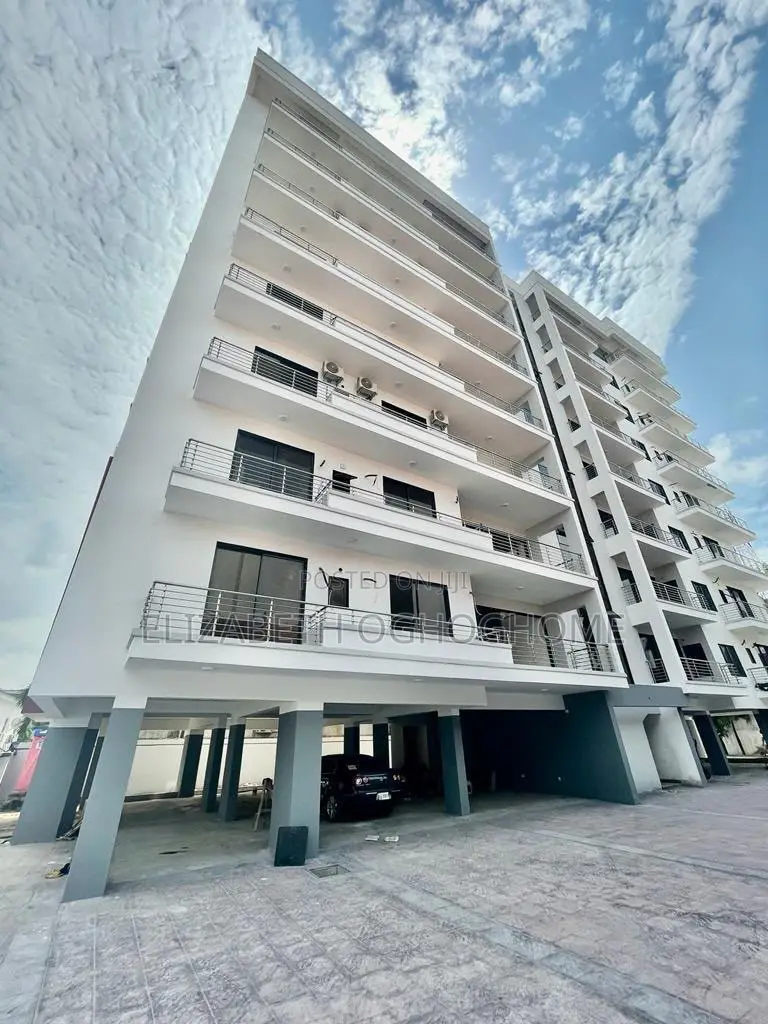 3bdrm Apartment in Ademola Adetokunbo for rent