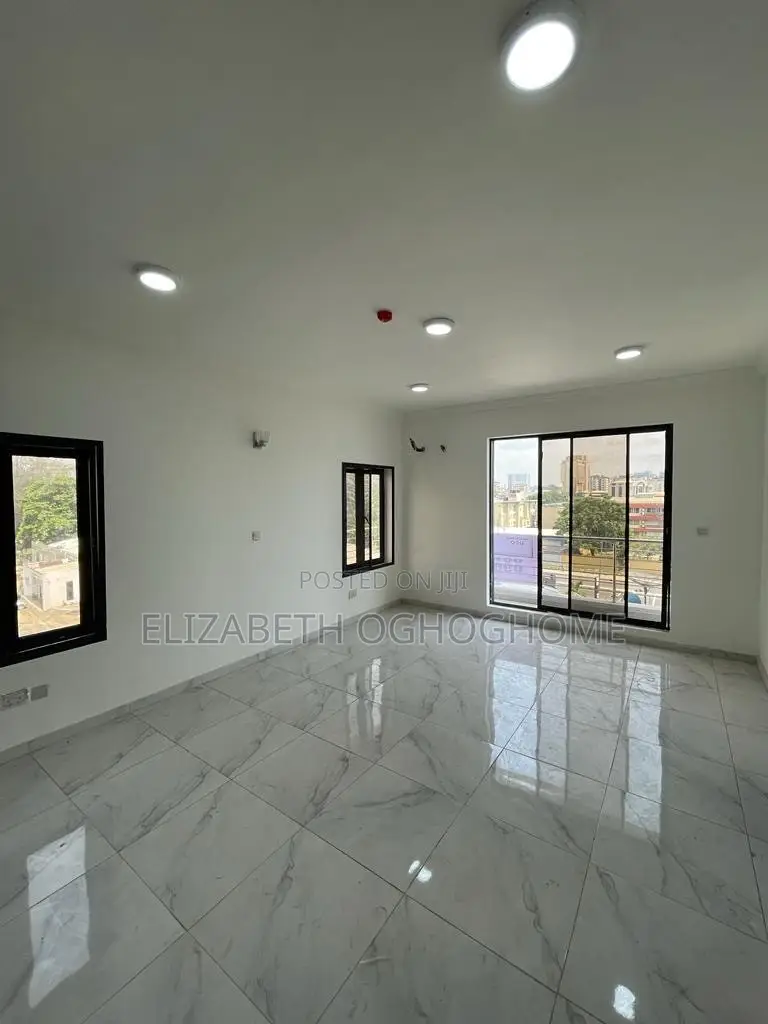 3bdrm Apartment in Ademola Adetokunbo for rent