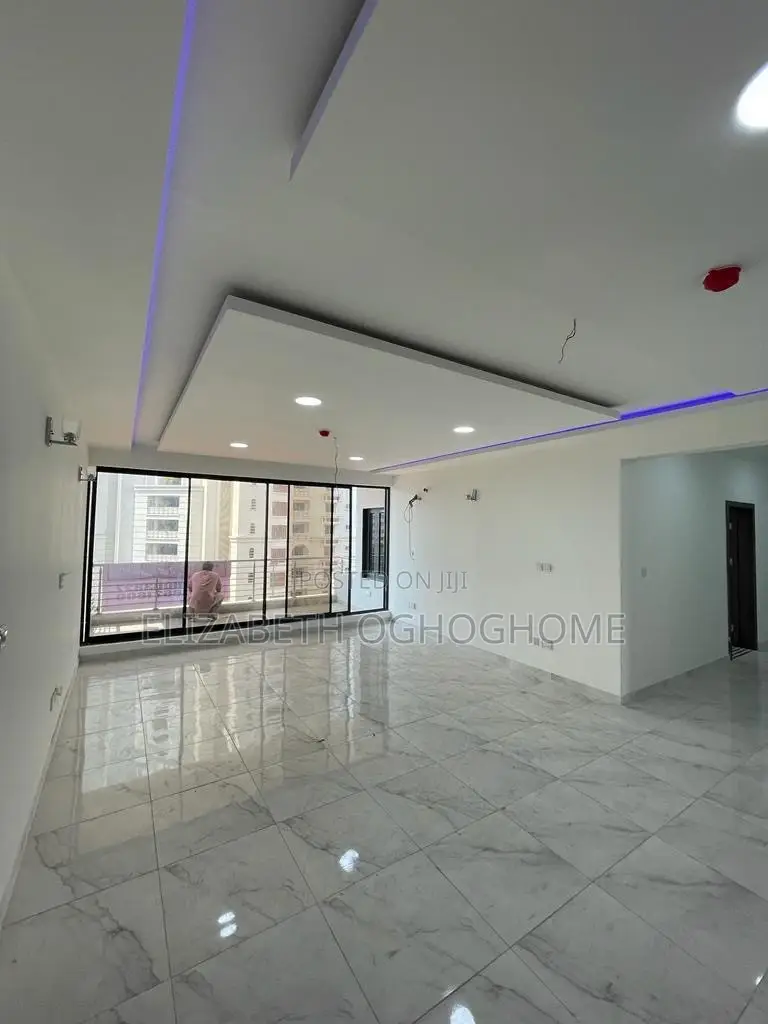 3bdrm Apartment in Ademola Adetokunbo for rent