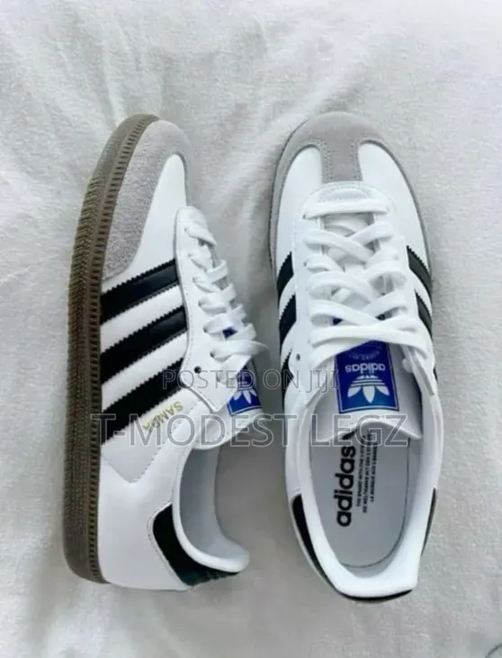 Casual Low-Top Retro Sneakers With Lace-Up Fastening