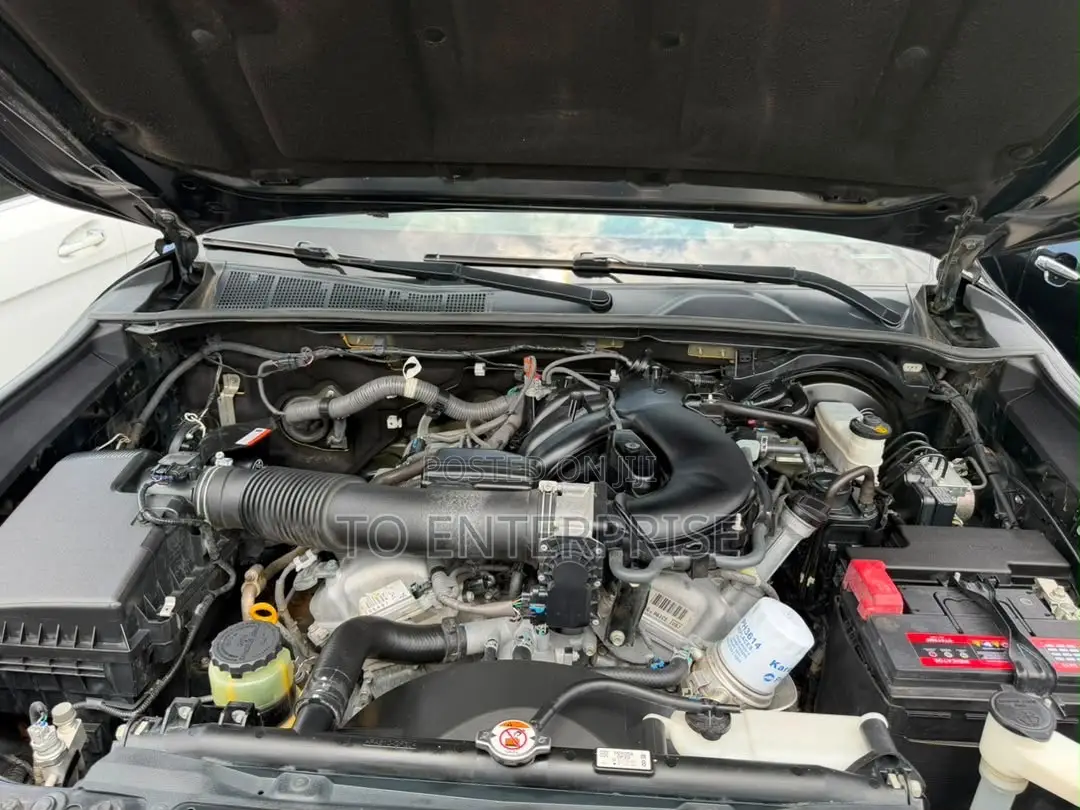 Toyota Hilux 2024 Black