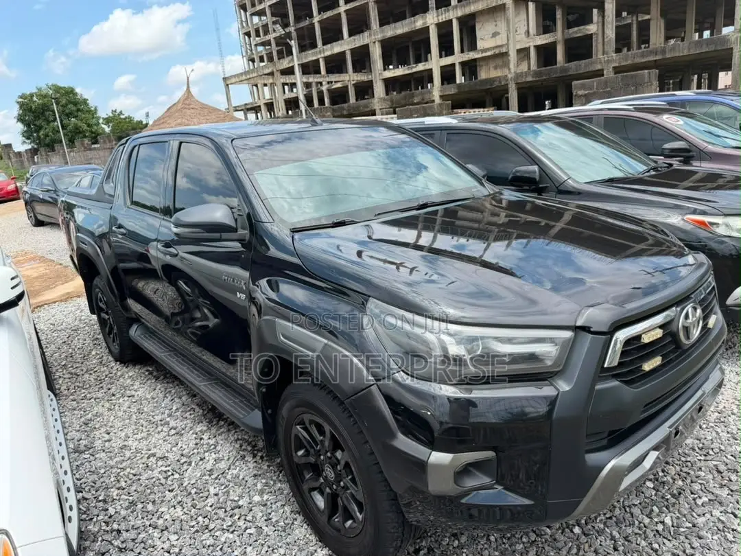 Toyota Hilux 2024 Black