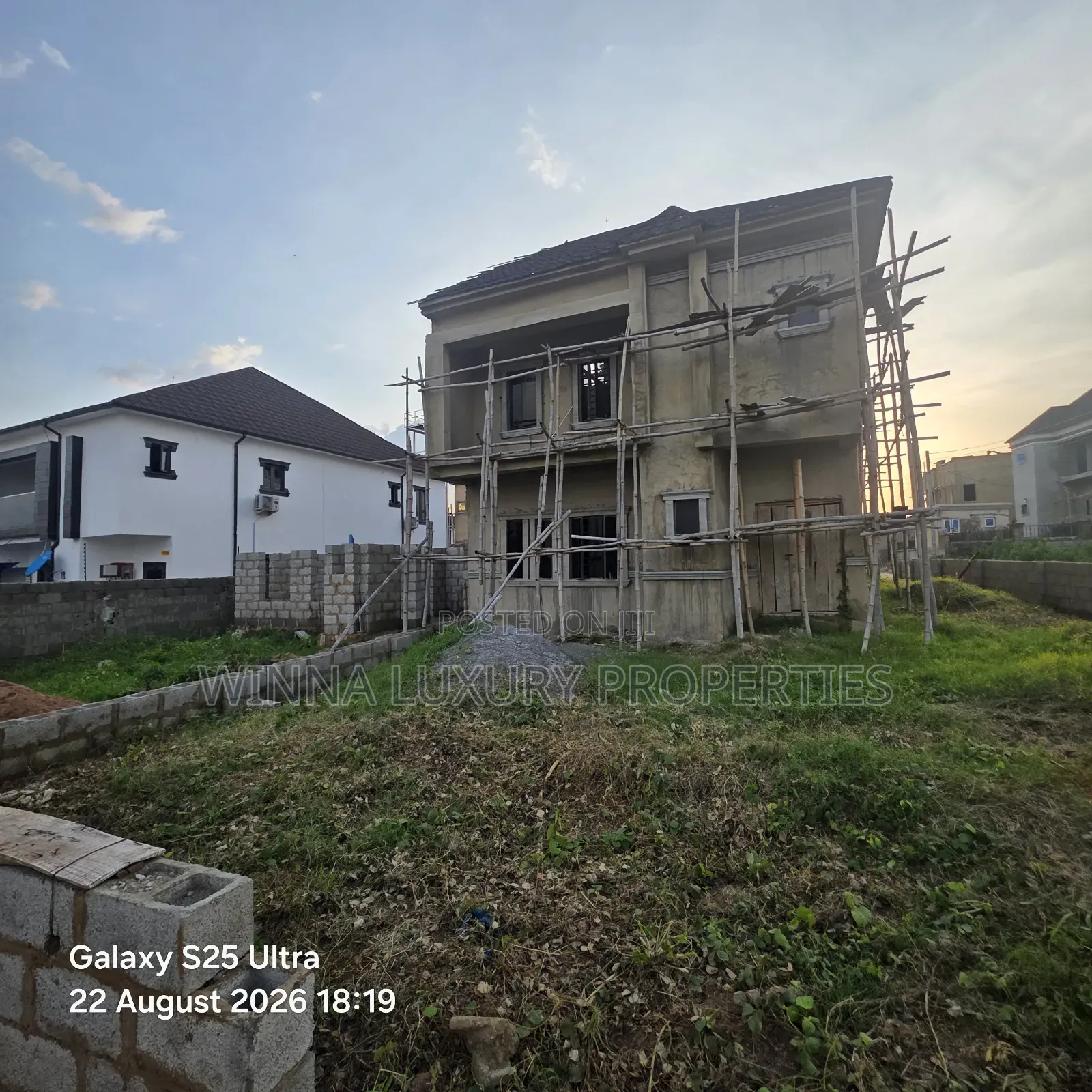 4bdrm Duplex in Nuga Luxury, Lugbe District for sale