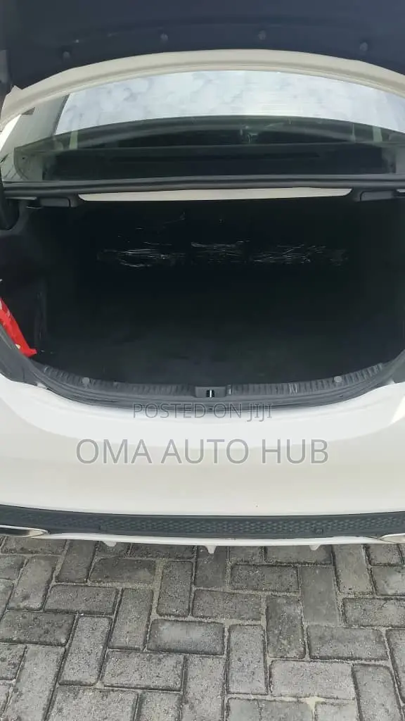 Mercedes-Benz C300 2017 White