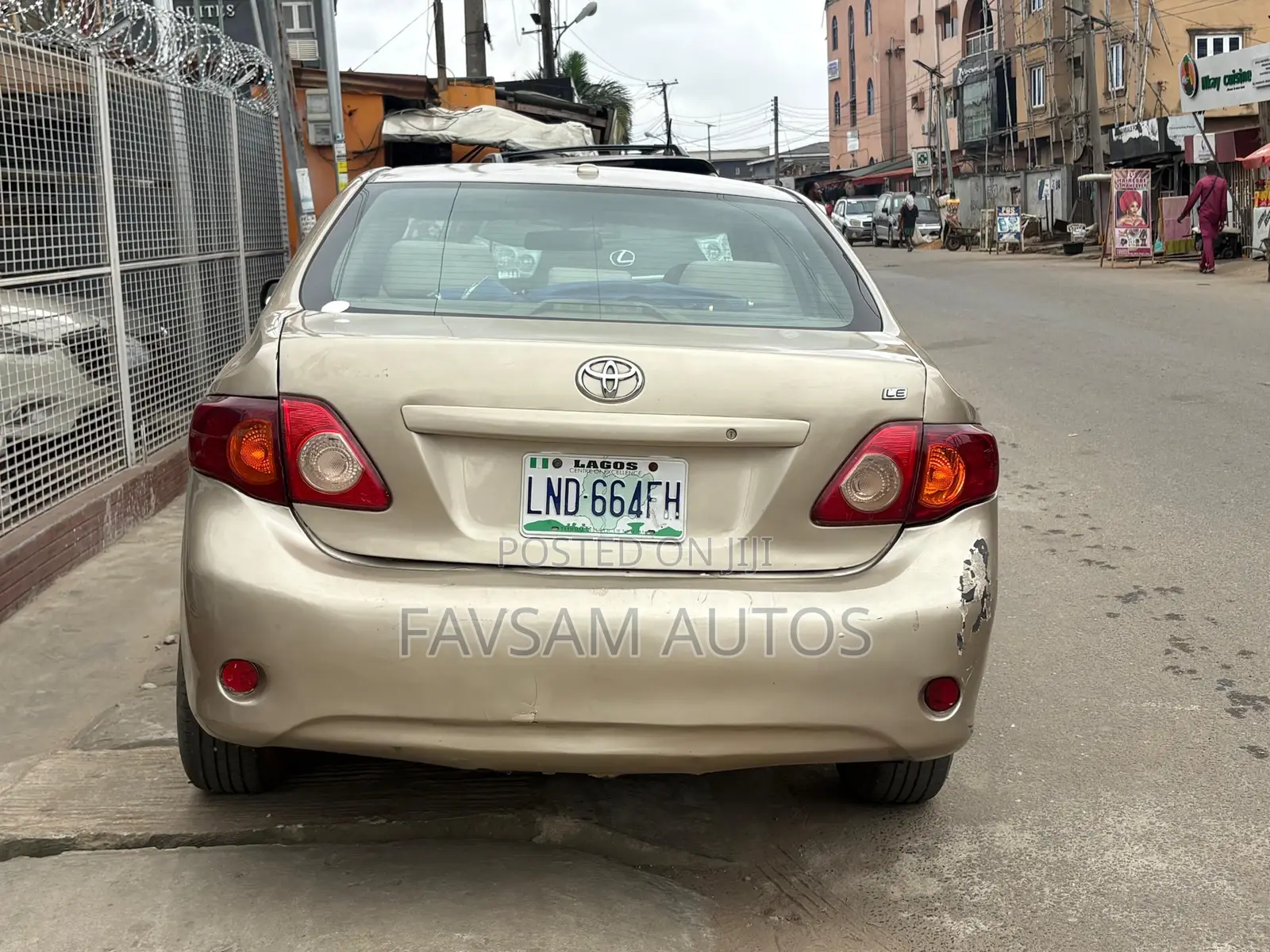 Toyota Corolla LE 4dr Sedan (1.8L 4cyl 4A) 2010 Gold