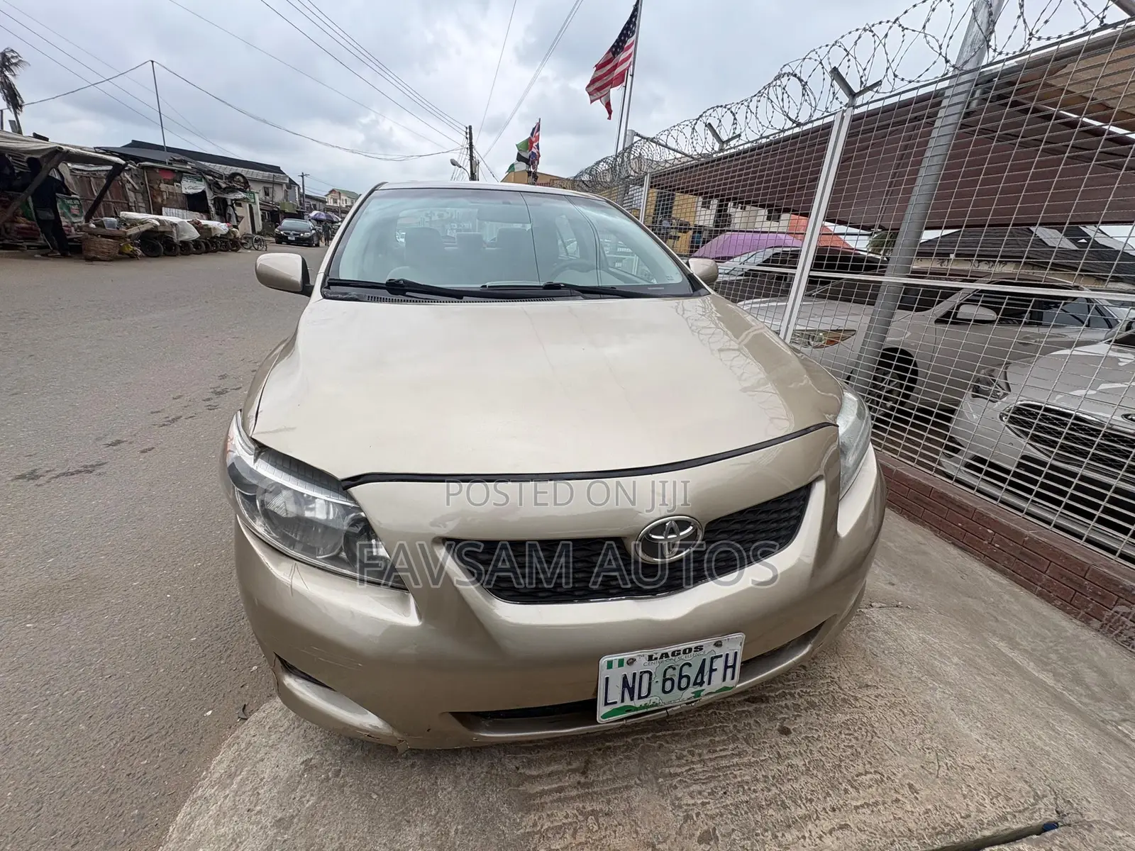 Toyota Corolla LE 4dr Sedan (1.8L 4cyl 4A) 2010 Gold