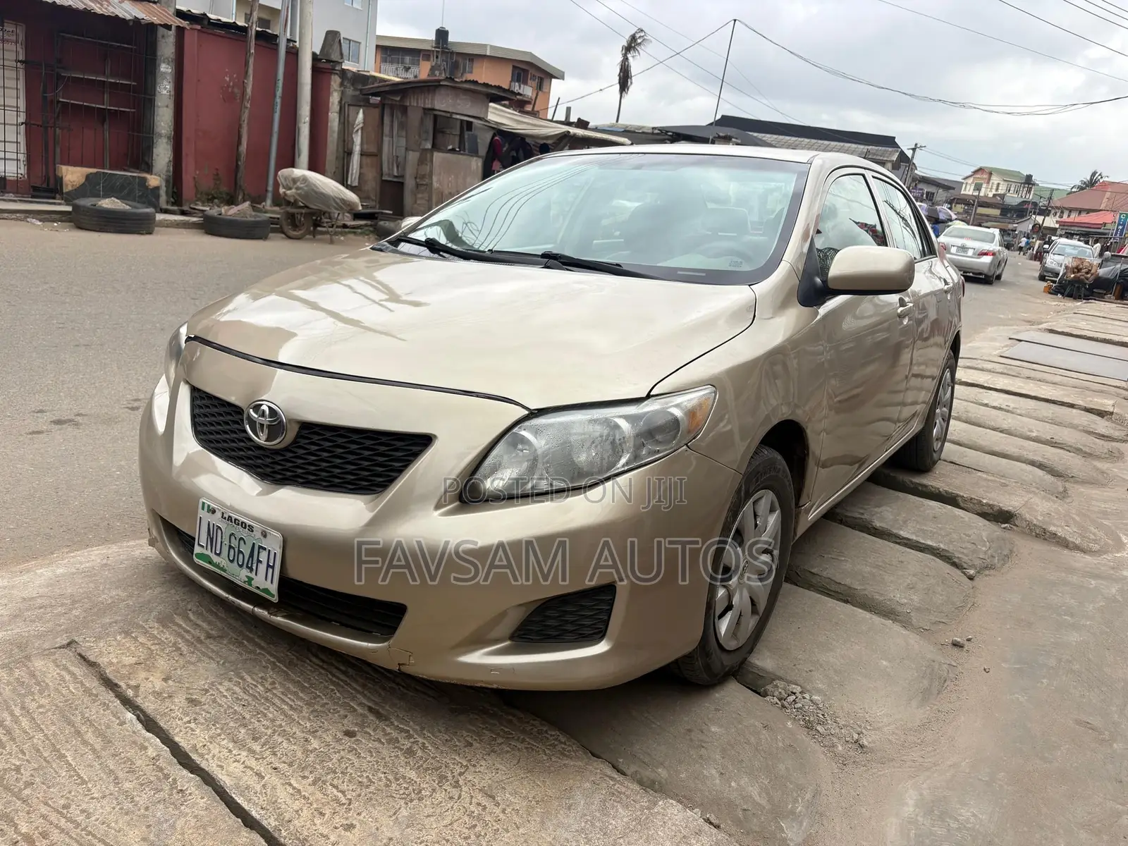 Toyota Corolla LE 4dr Sedan (1.8L 4cyl 4A) 2010 Gold
