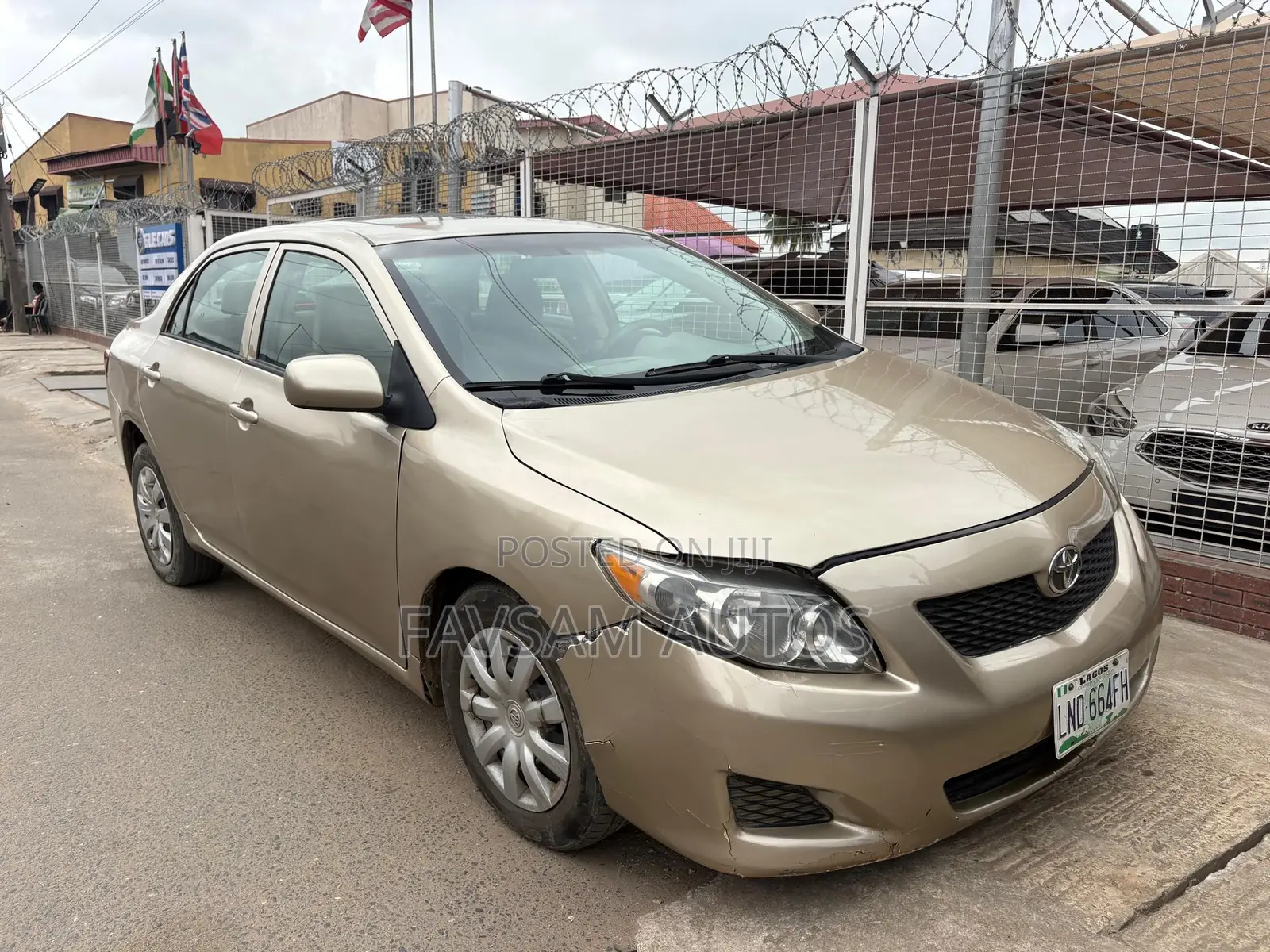 Toyota Corolla LE 4dr Sedan (1.8L 4cyl 4A) 2010 Gold