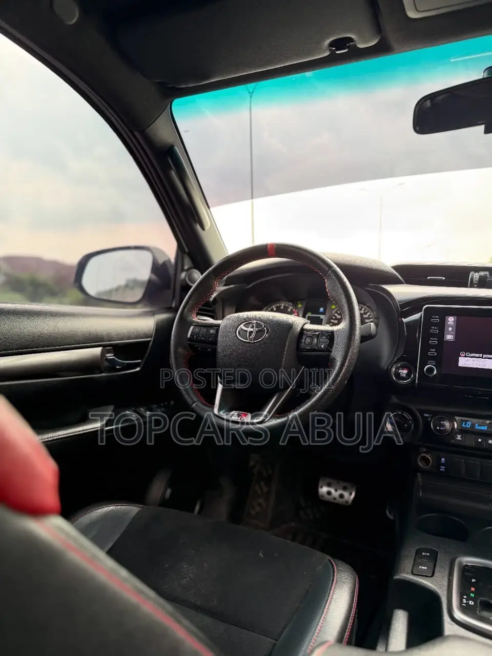 Toyota Hilux 2022 White