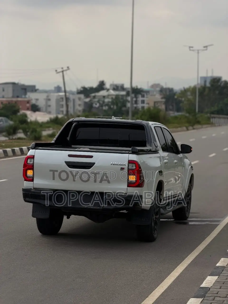 Toyota Hilux 2022 White