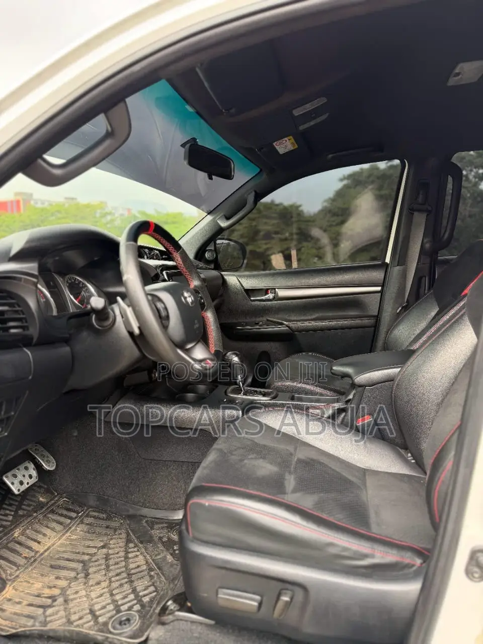 Toyota Hilux 2022 White