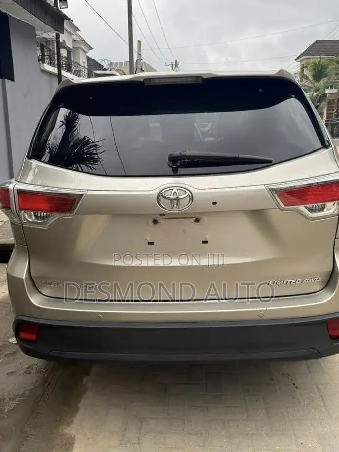Toyota Highlander Limited Platinum 4dr SUV (3.5L 6cyl 6A) 2015 Gold