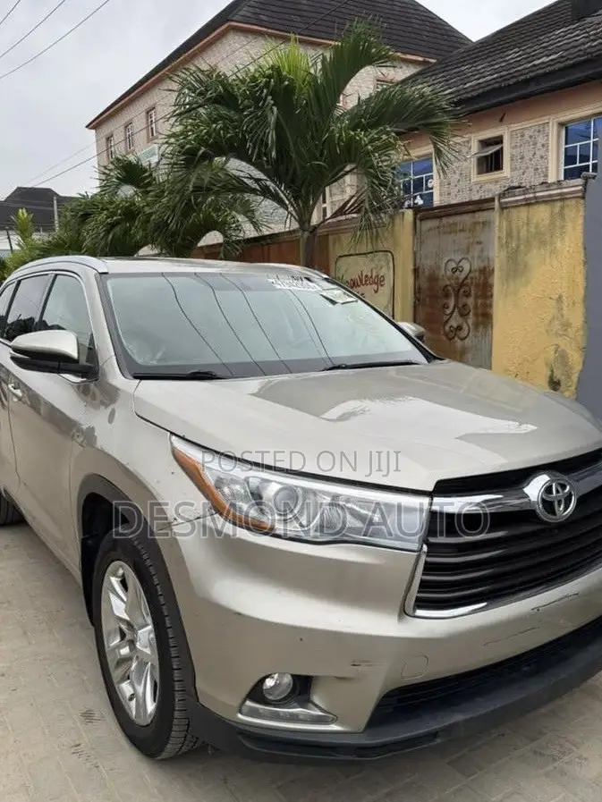 Toyota Highlander Limited Platinum 4dr SUV (3.5L 6cyl 6A) 2015 Gold