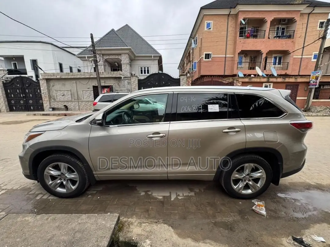 Toyota Highlander Limited Platinum 4dr SUV (3.5L 6cyl 6A) 2015 Gold