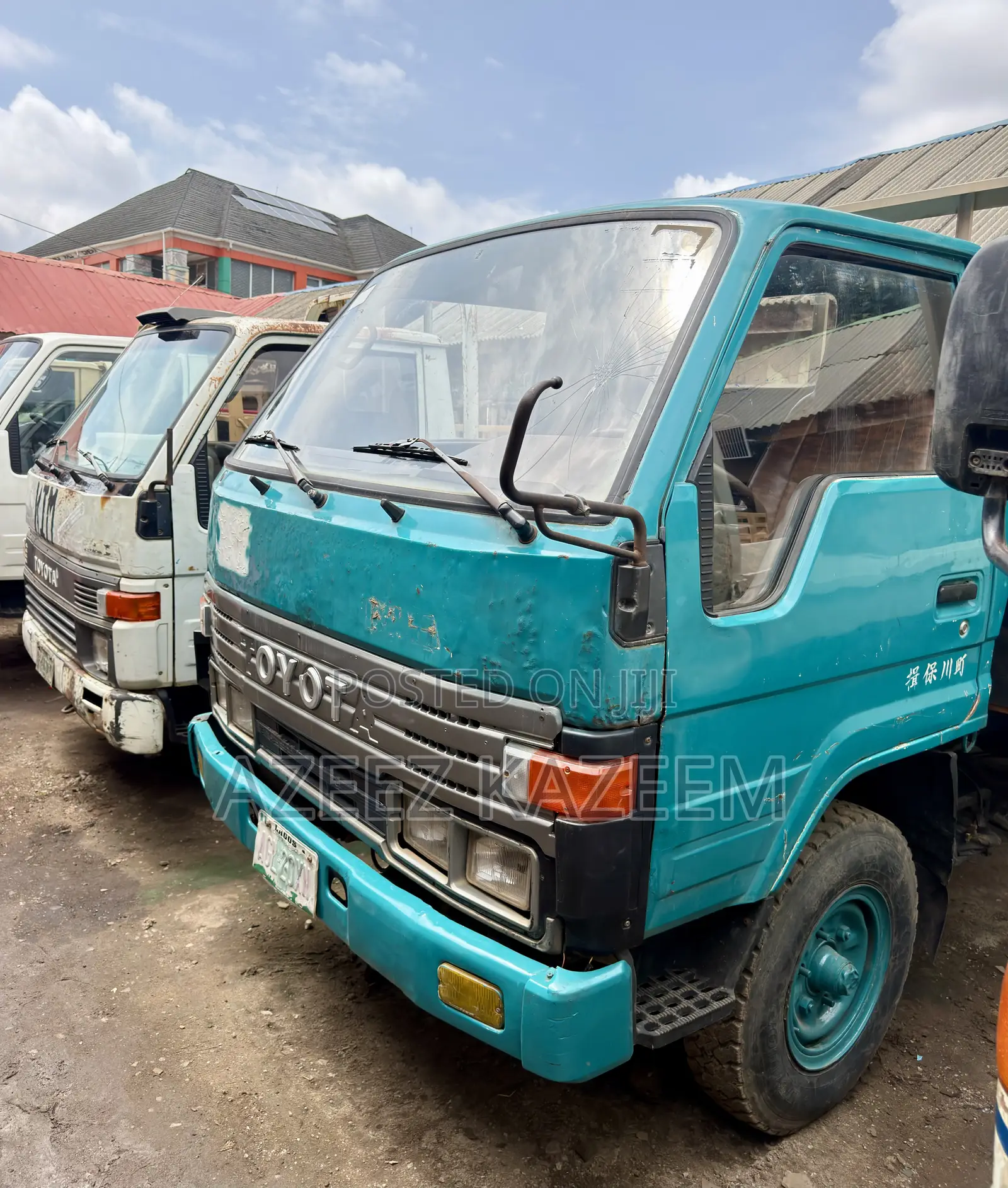Toyota Dyna 200 Six Wheel 2RZ Engine Old Model Registered