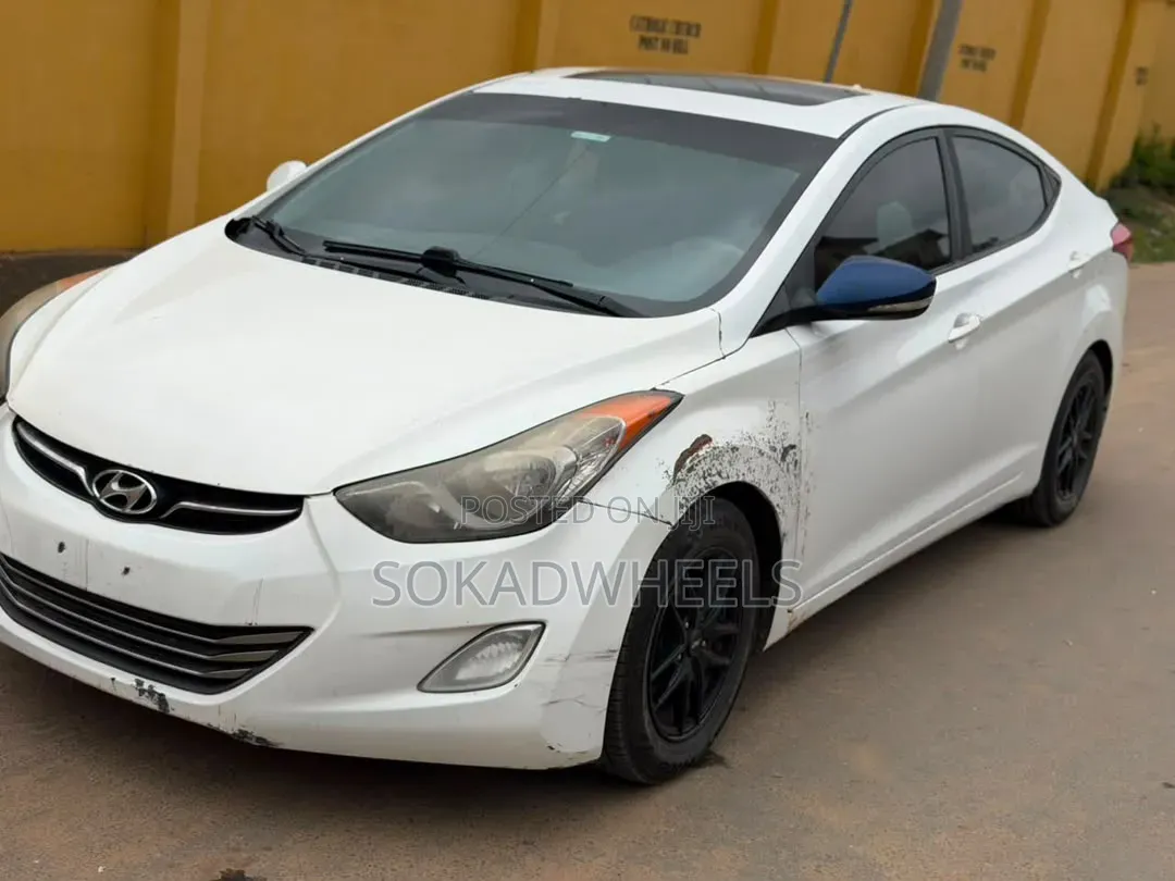 Hyundai Elantra Limited Sedan FWD (1.8L 4cyl 6A) 2013 White