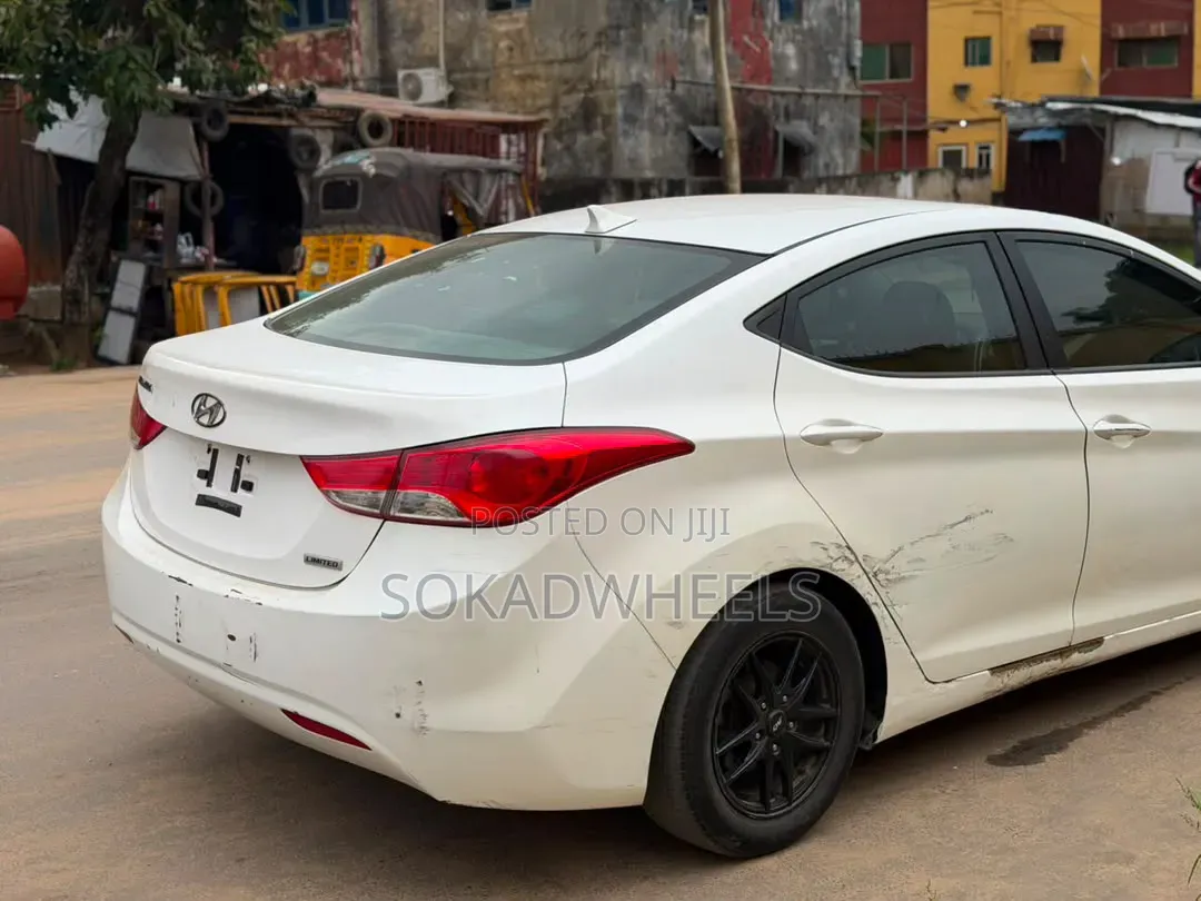 Hyundai Elantra Limited Sedan FWD (1.8L 4cyl 6A) 2013 White