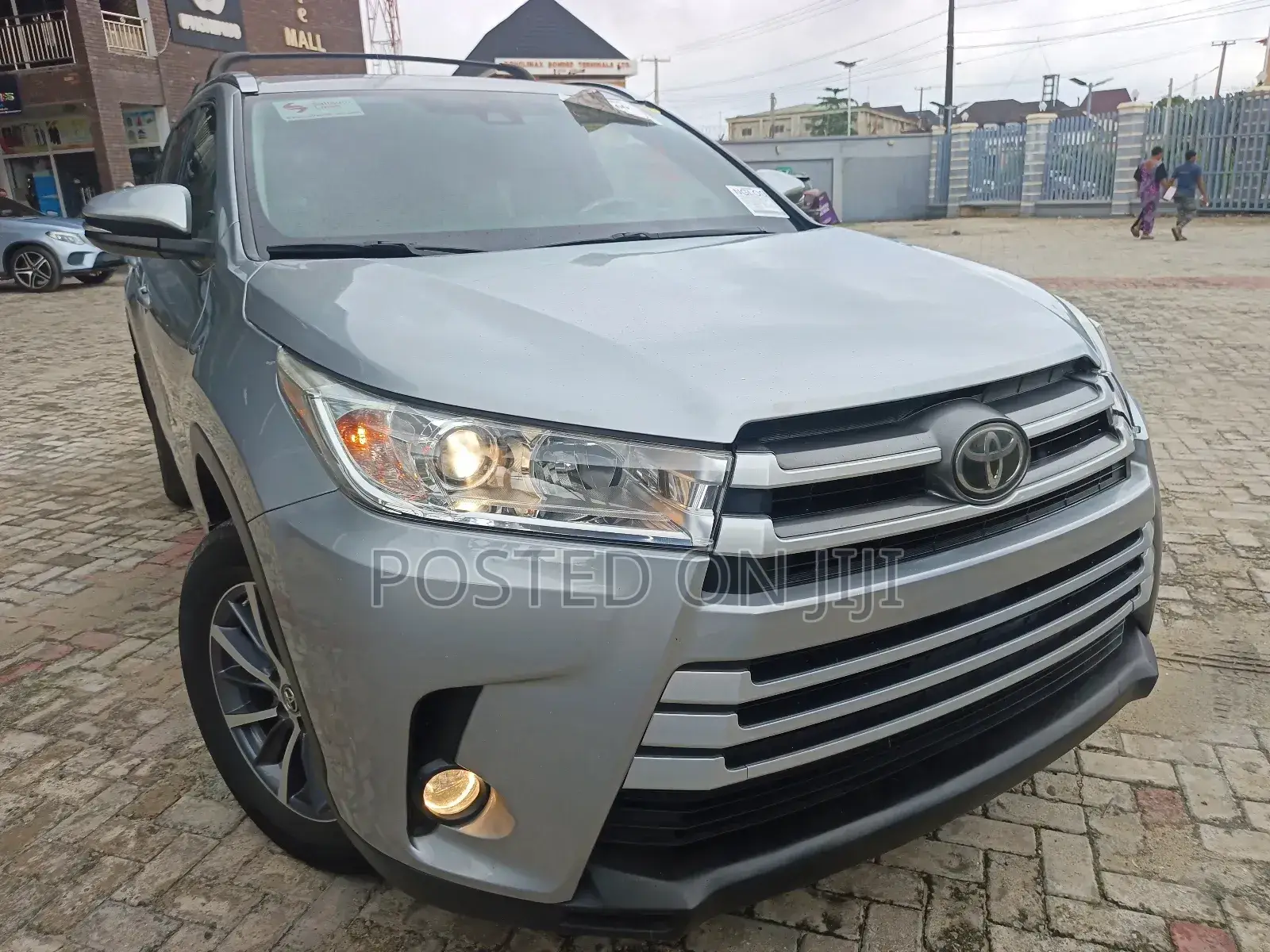 Toyota Highlander XLE 4x4 V6 (3.5L 6cyl 8A) 2017 Silver