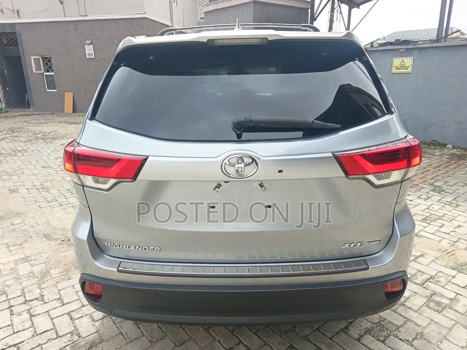 Toyota Highlander XLE 4x4 V6 (3.5L 6cyl 8A) 2017 Silver