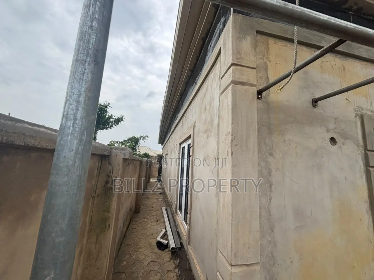 3bdrm Bungalow in Ifo Market for sale