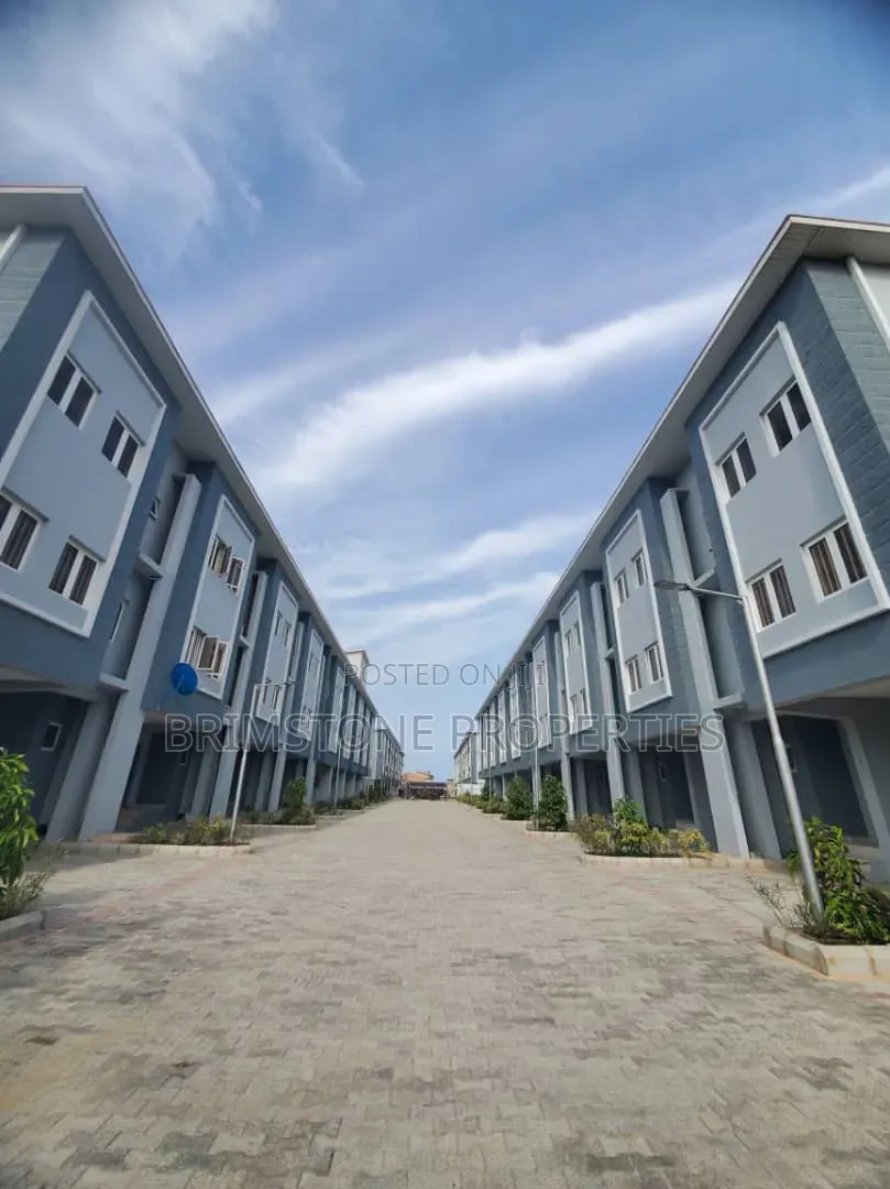 Furnished 3bdrm Duplex in Chevron for rent