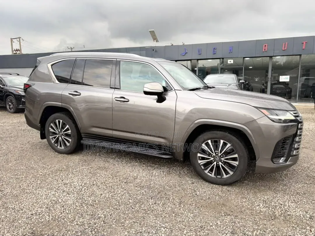 Lexus LX 600 2023 Gray