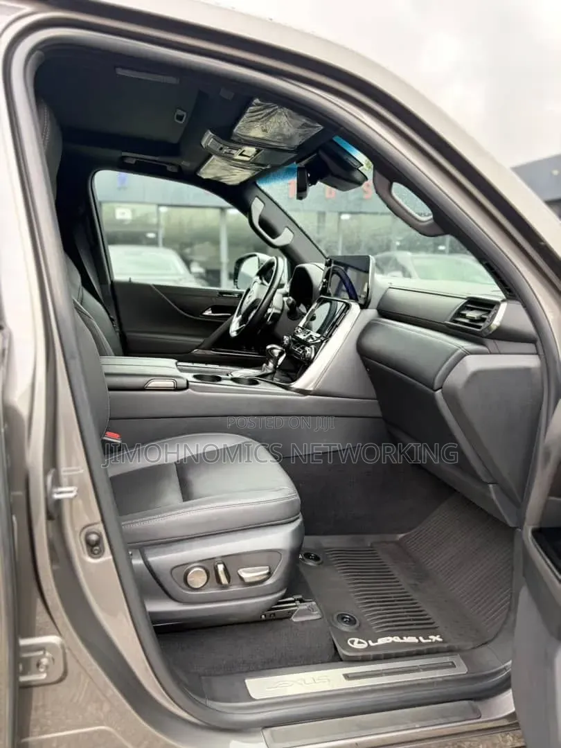Lexus LX 600 2023 Gray