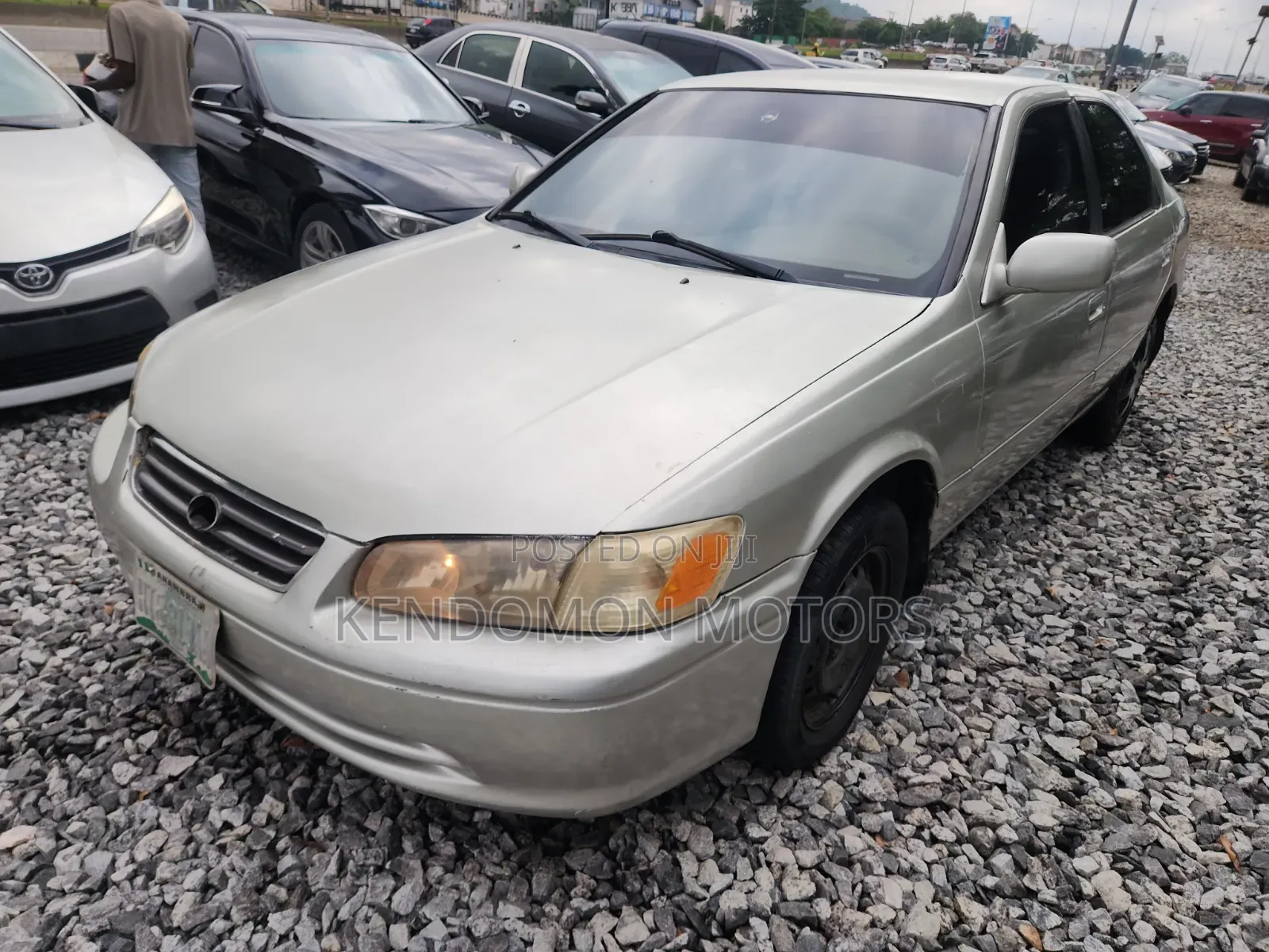 Toyota Camry 2000 Gold