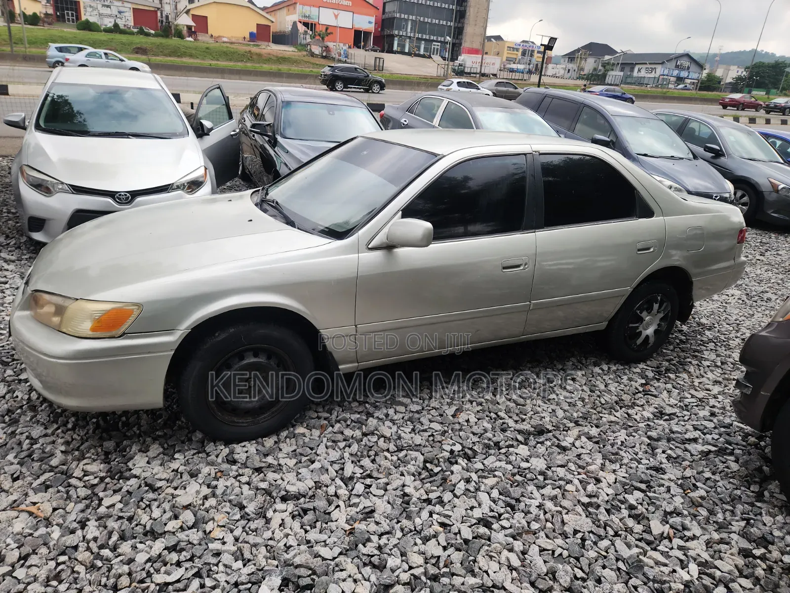 Toyota Camry 2000 Gold