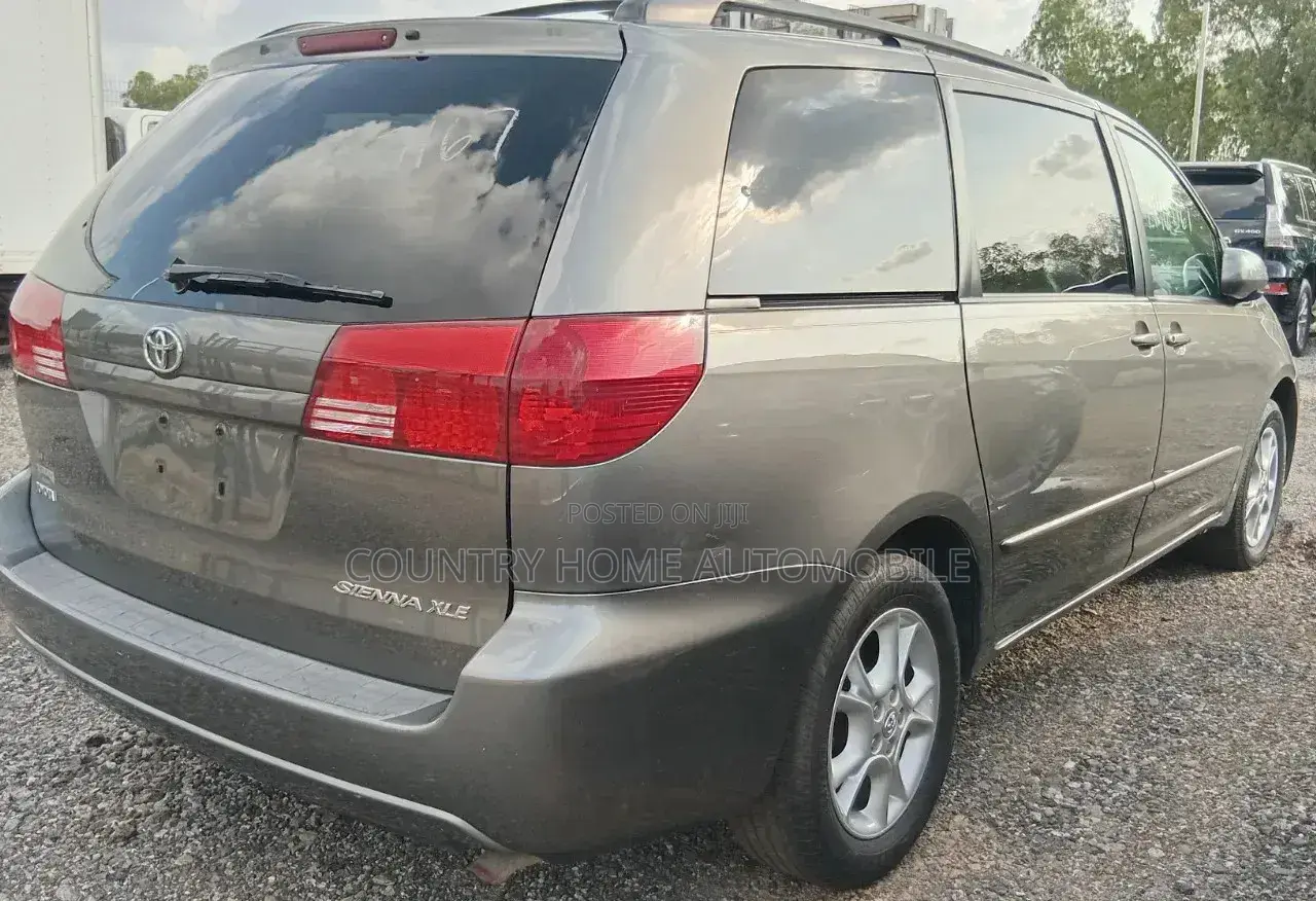 Toyota Sienna XLE FWD 2006 Gray