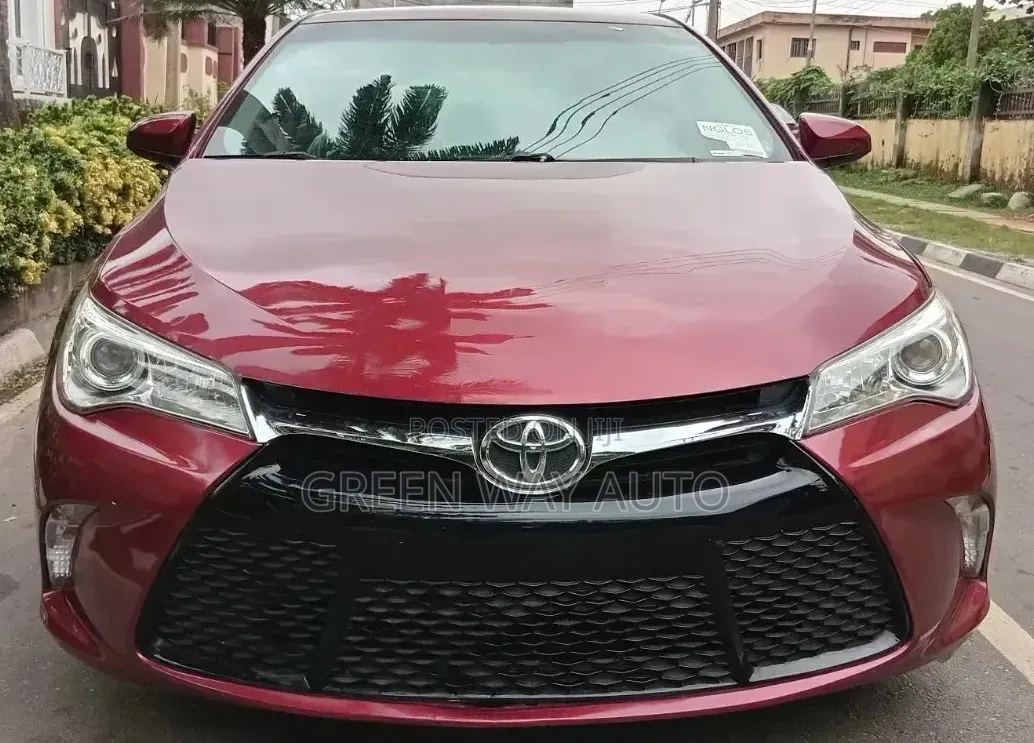 Toyota Camry SE 4dr Sedan (2.5L 4cyl 6A) 2015 Red