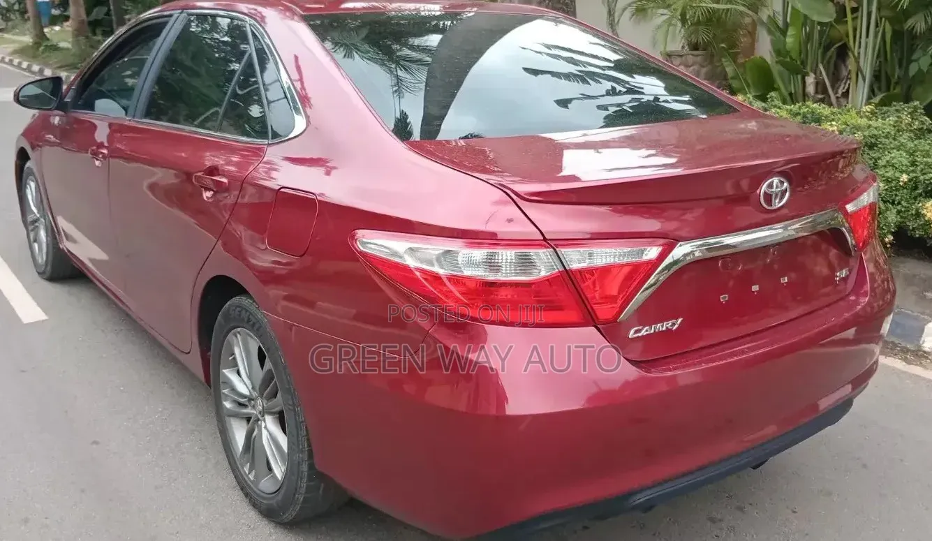 Toyota Camry SE 4dr Sedan (2.5L 4cyl 6A) 2015 Red