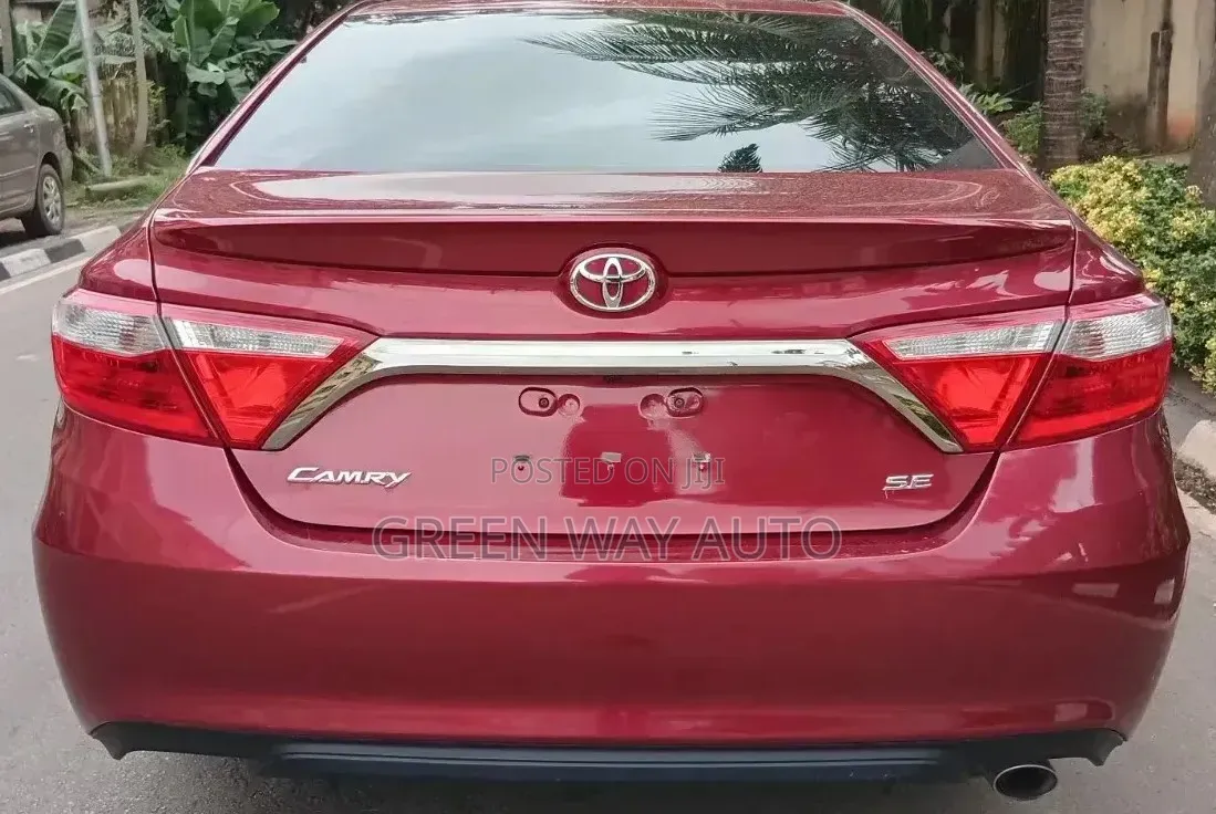 Toyota Camry SE 4dr Sedan (2.5L 4cyl 6A) 2015 Red
