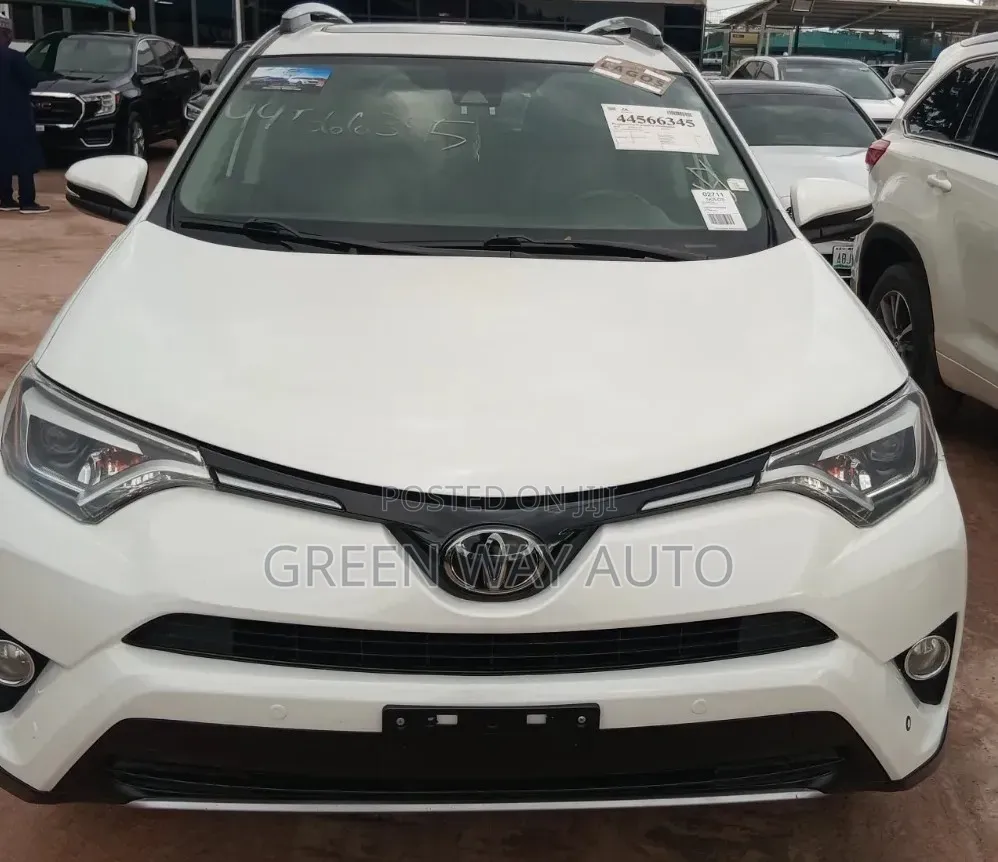 Toyota RAV4 Limited FWD (2.5L 4cyl 6A) 2017 White