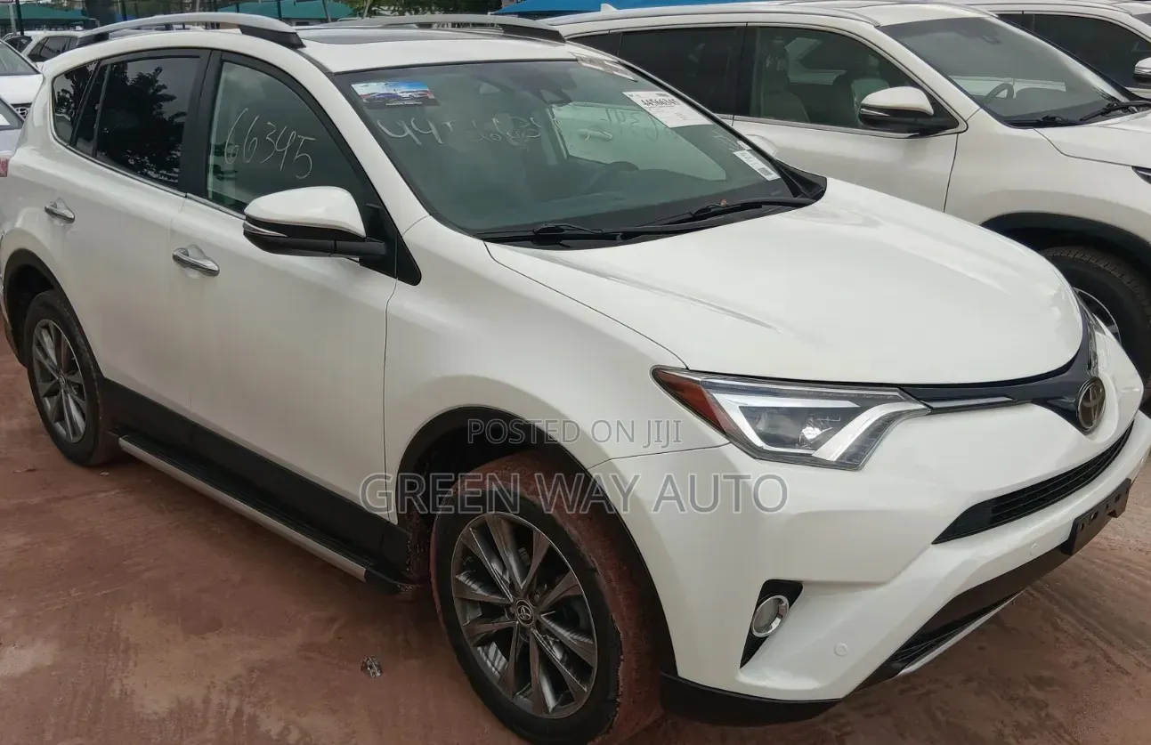 Toyota RAV4 Limited FWD (2.5L 4cyl 6A) 2017 White