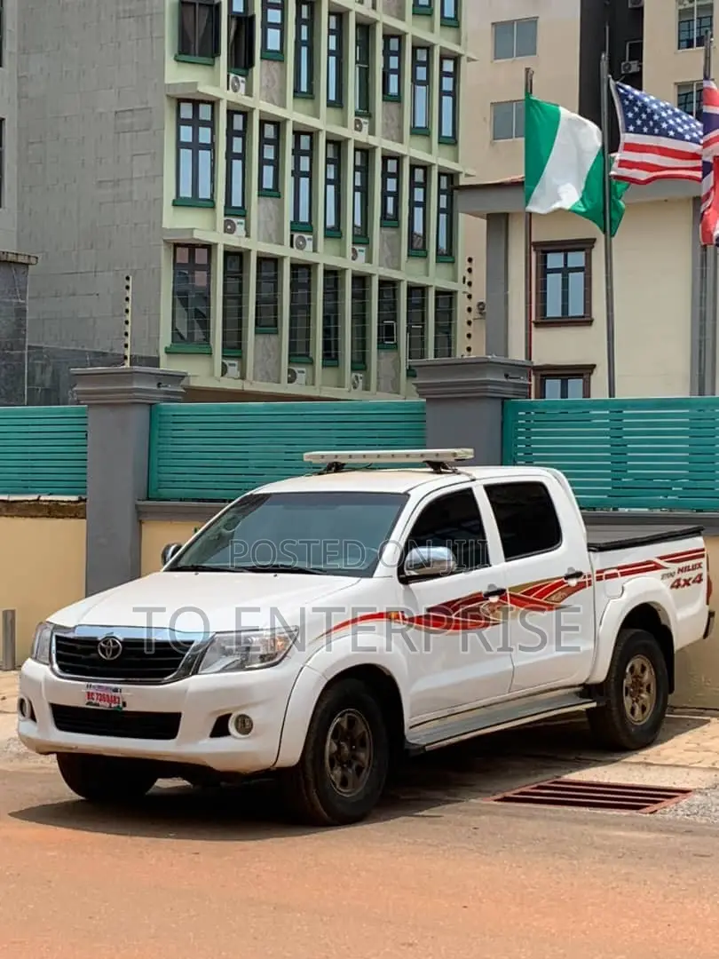Toyota Hilux 2014 White