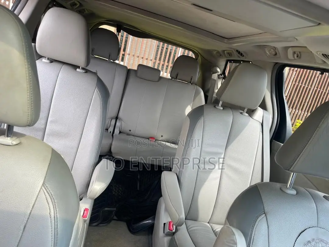 Toyota Sienna 2012 Black