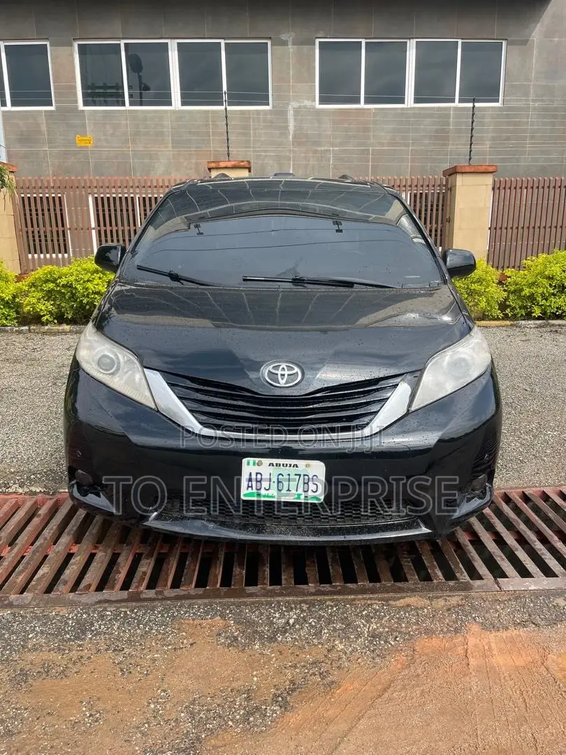 Toyota Sienna 2012 Black
