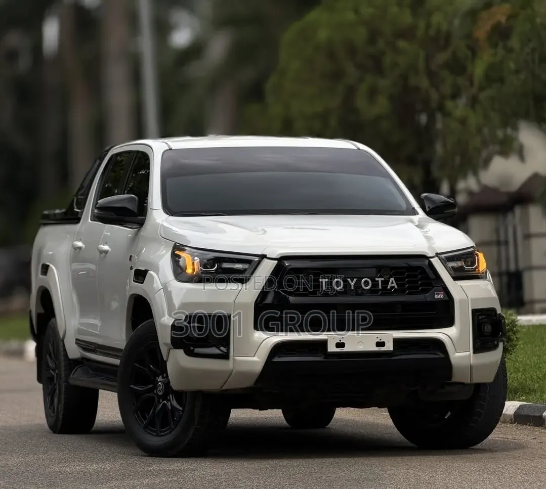 Toyota Hilux 2022 White