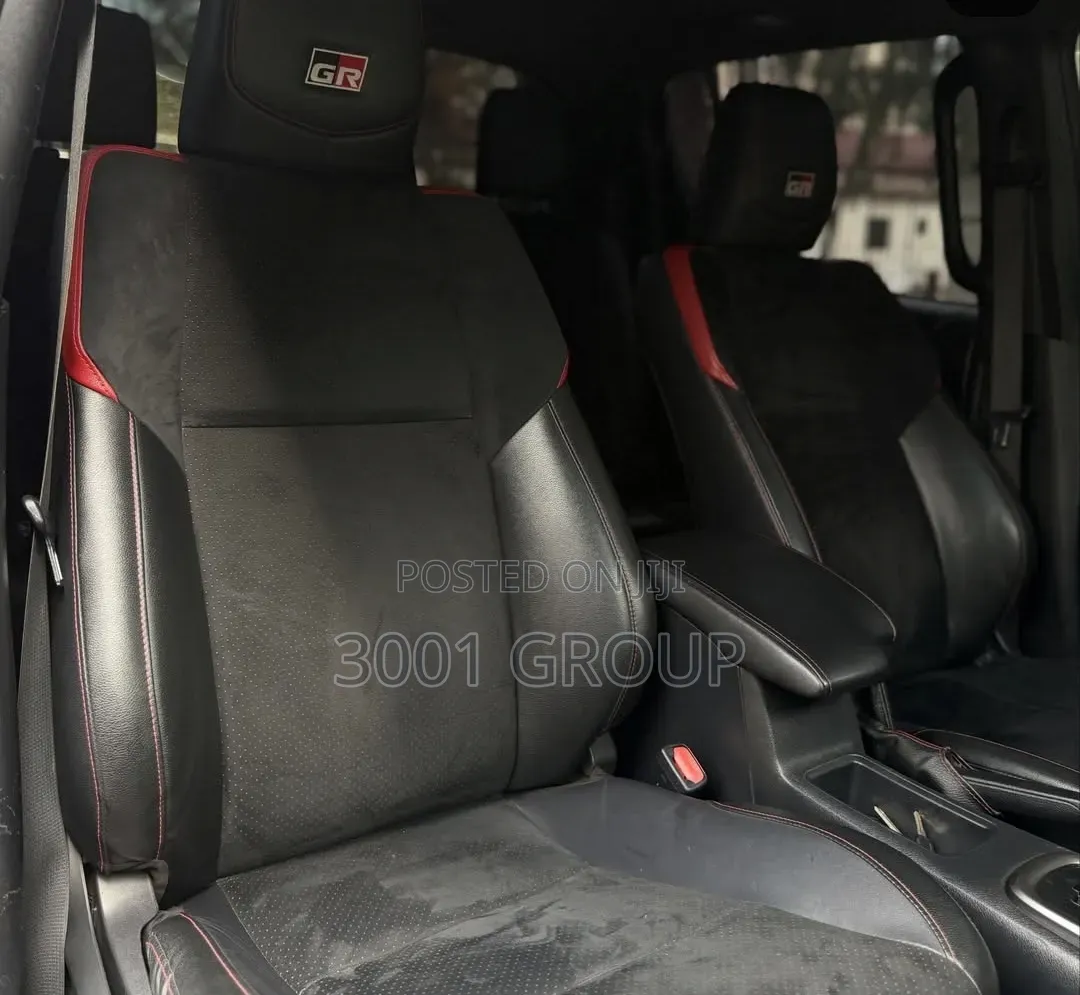 Toyota Hilux 2022 White