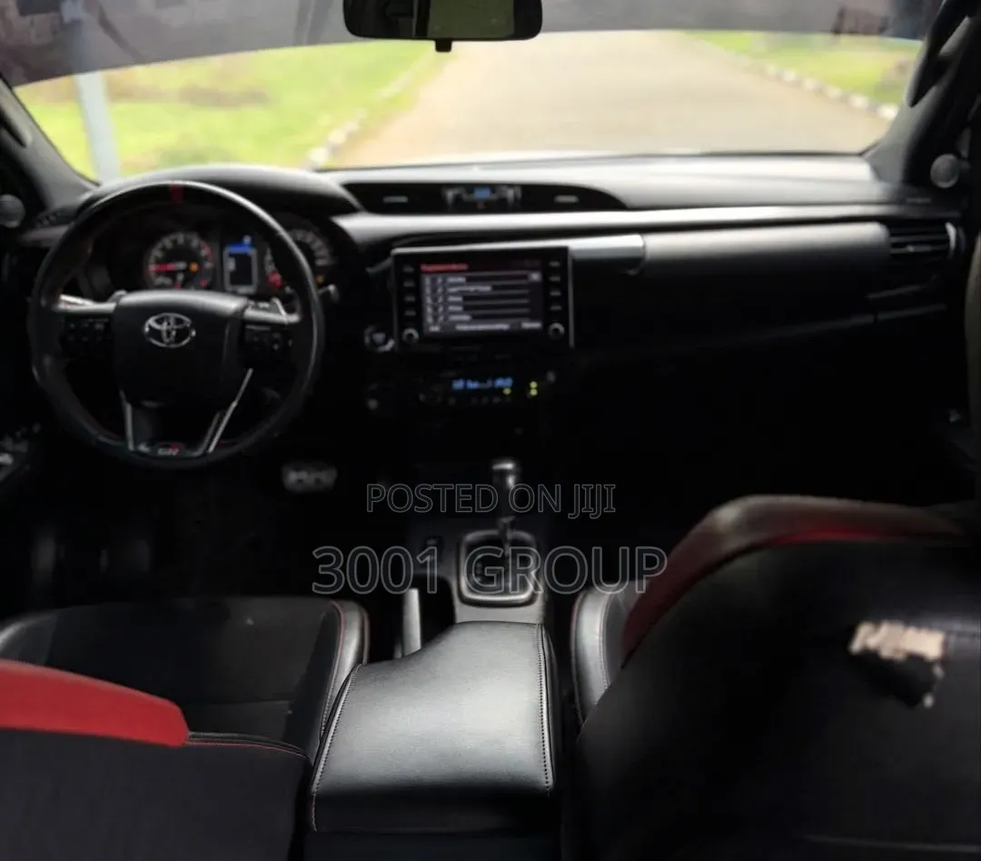 Toyota Hilux 2022 White