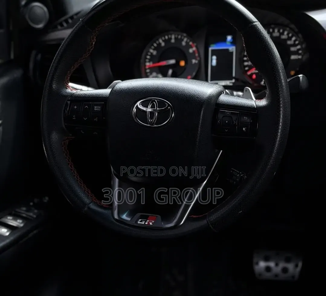 Toyota Hilux 2022 White