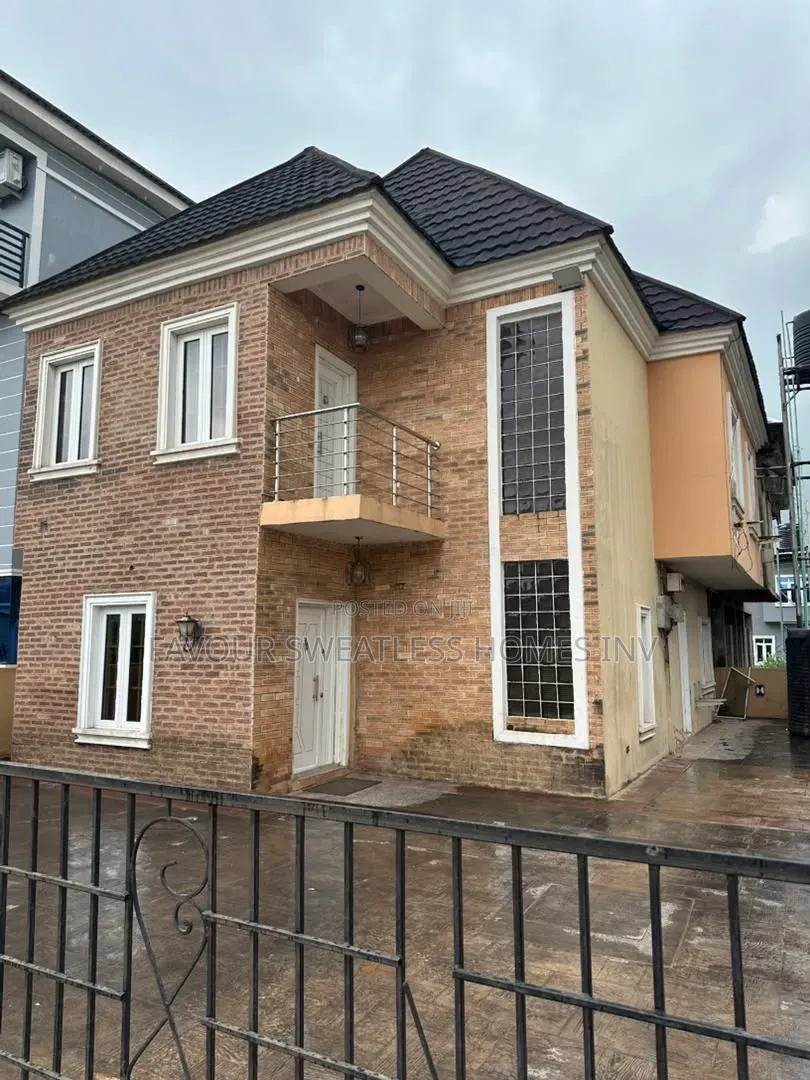 3bdrm Apartment in Private Est, Isheri North for rent