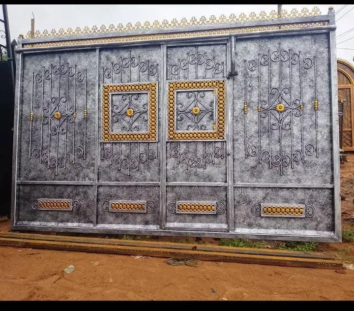 Readymade Slick Design Rolling Gate Available for Sale