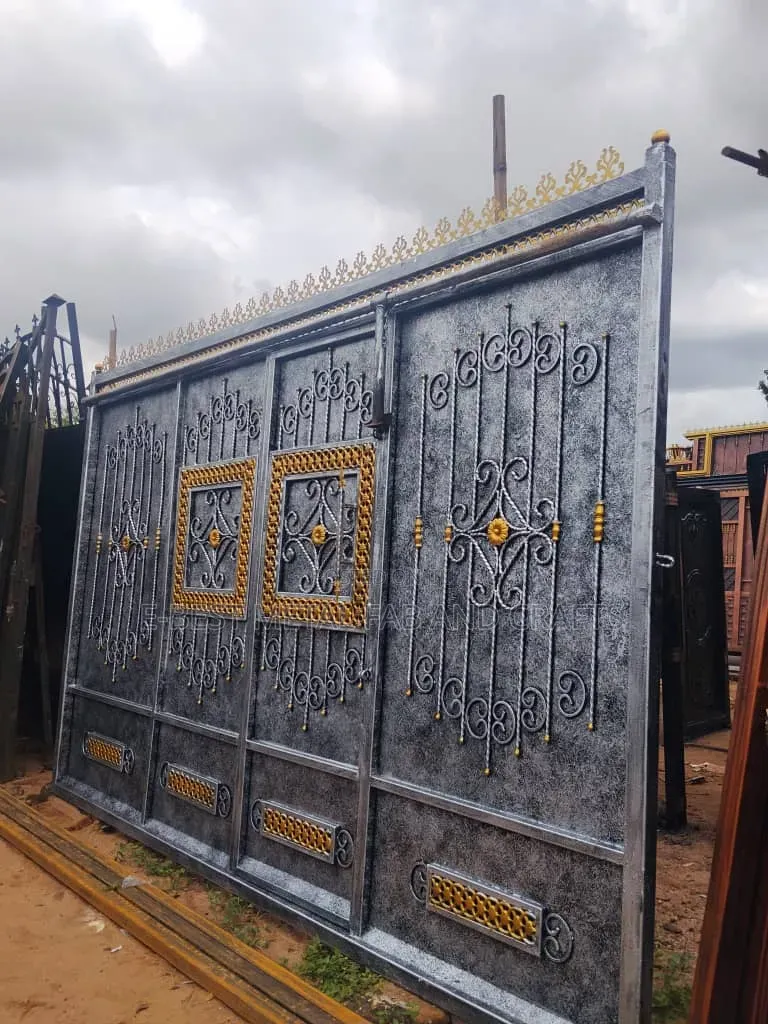 Readymade Slick Design Rolling Gate Available for Sale