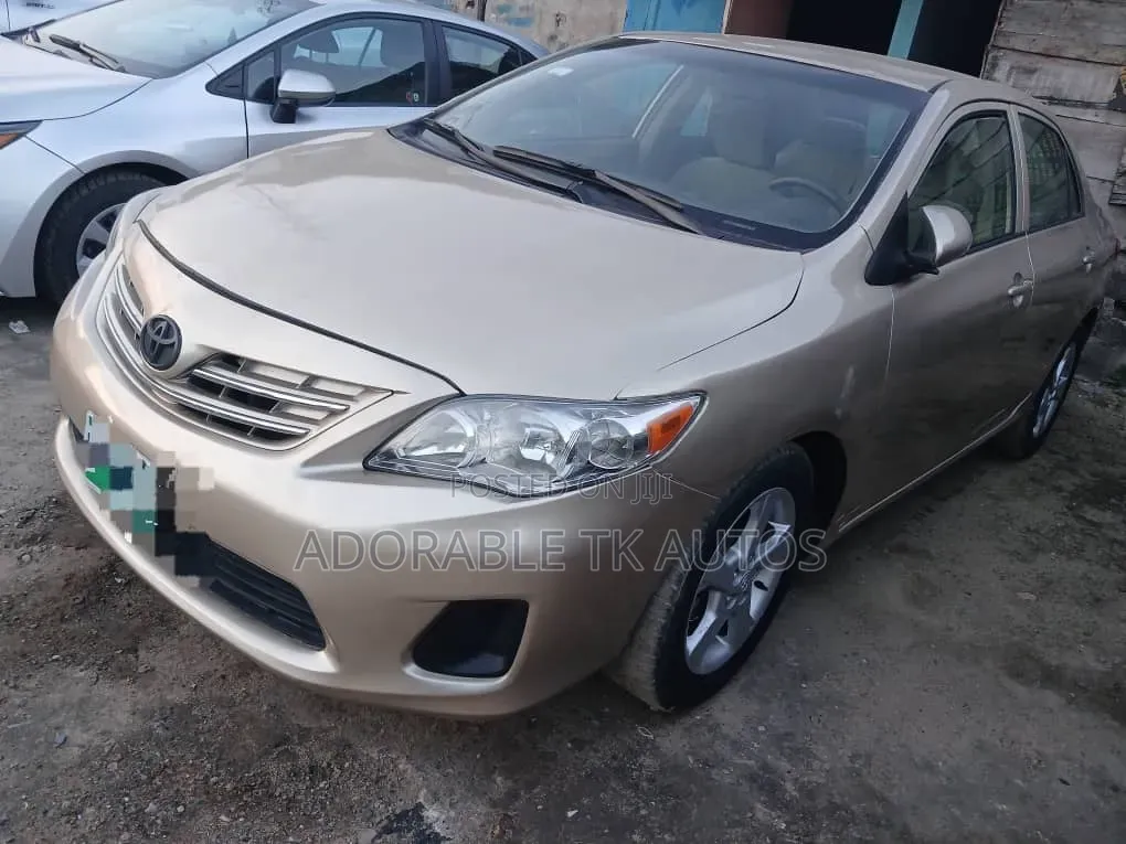 Toyota Corolla LE 4dr Sedan (1.8L 4cyl 4A) 2012 Gold