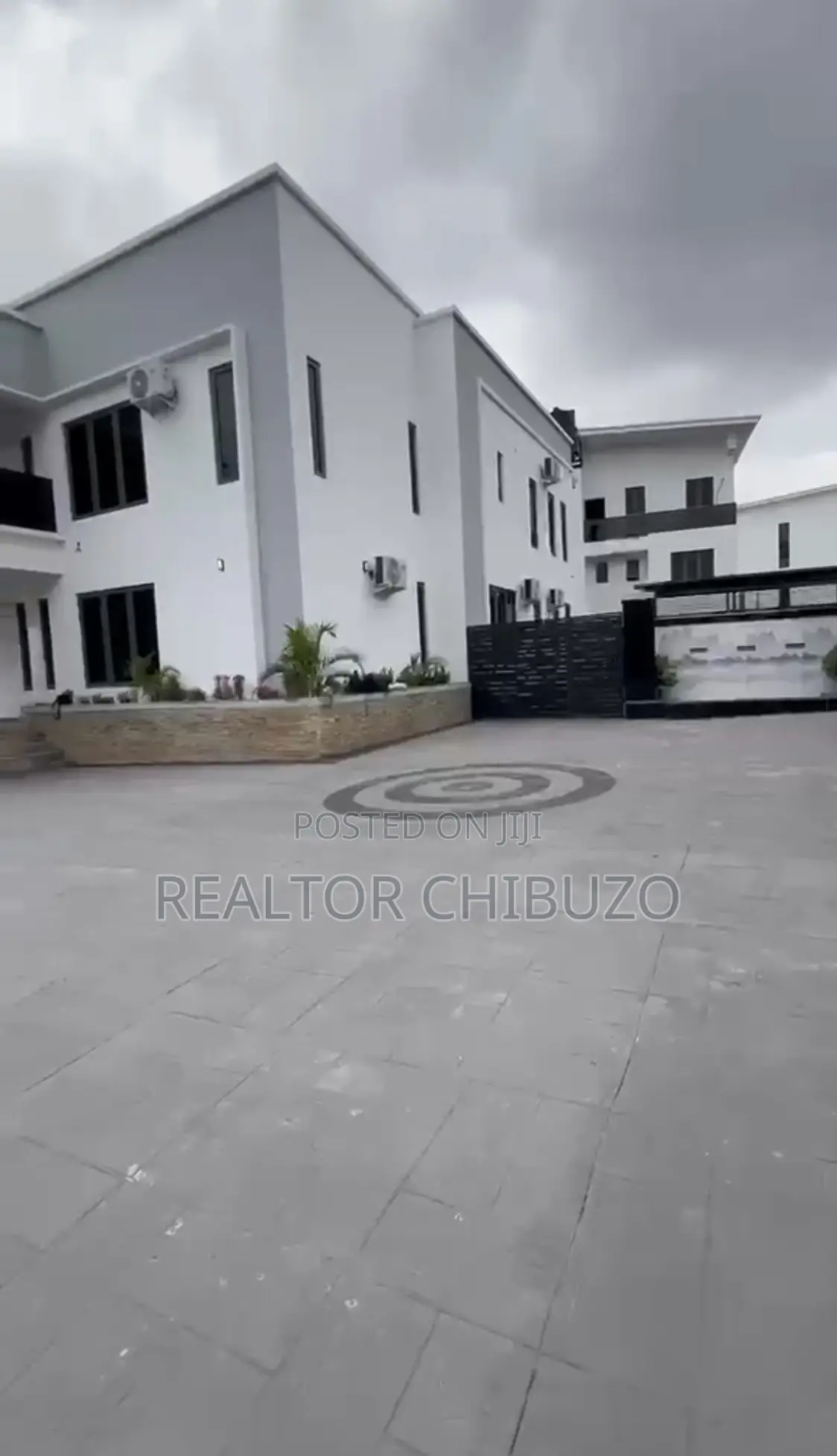 Furnished 8bdrm Villa in Abuja Top Realty, Guzape District for sale