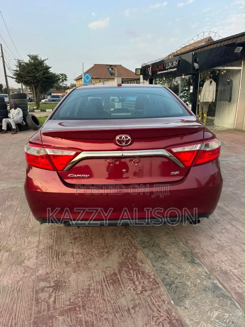 Toyota Camry SE 4dr Sedan (2.5L 4cyl 6A) 2015 Red